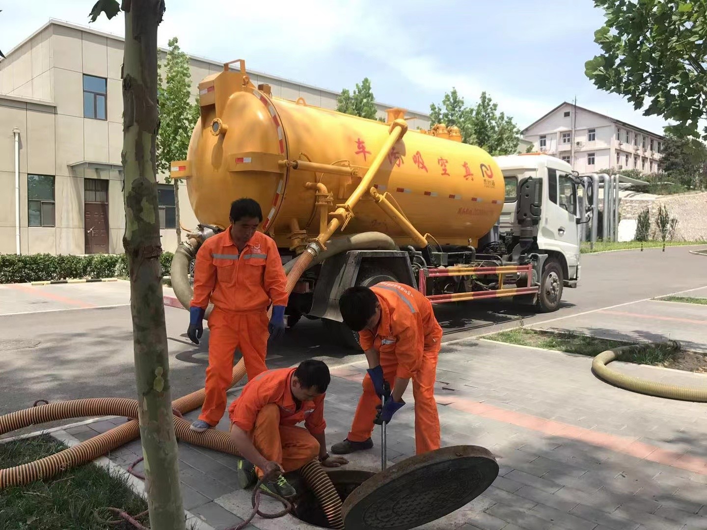龙潭化粪池清理与5-8吨吸粪车施工效率分析